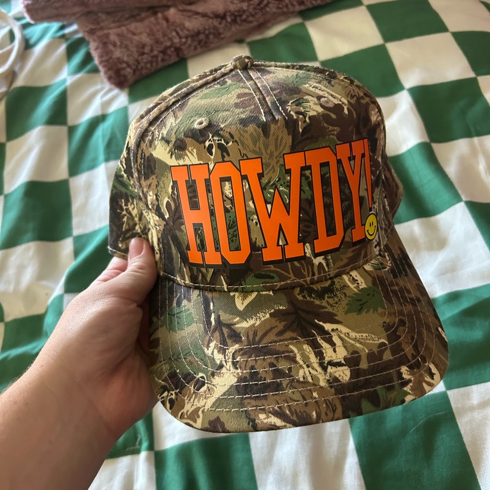 Dressed in LALA HOWDY hat